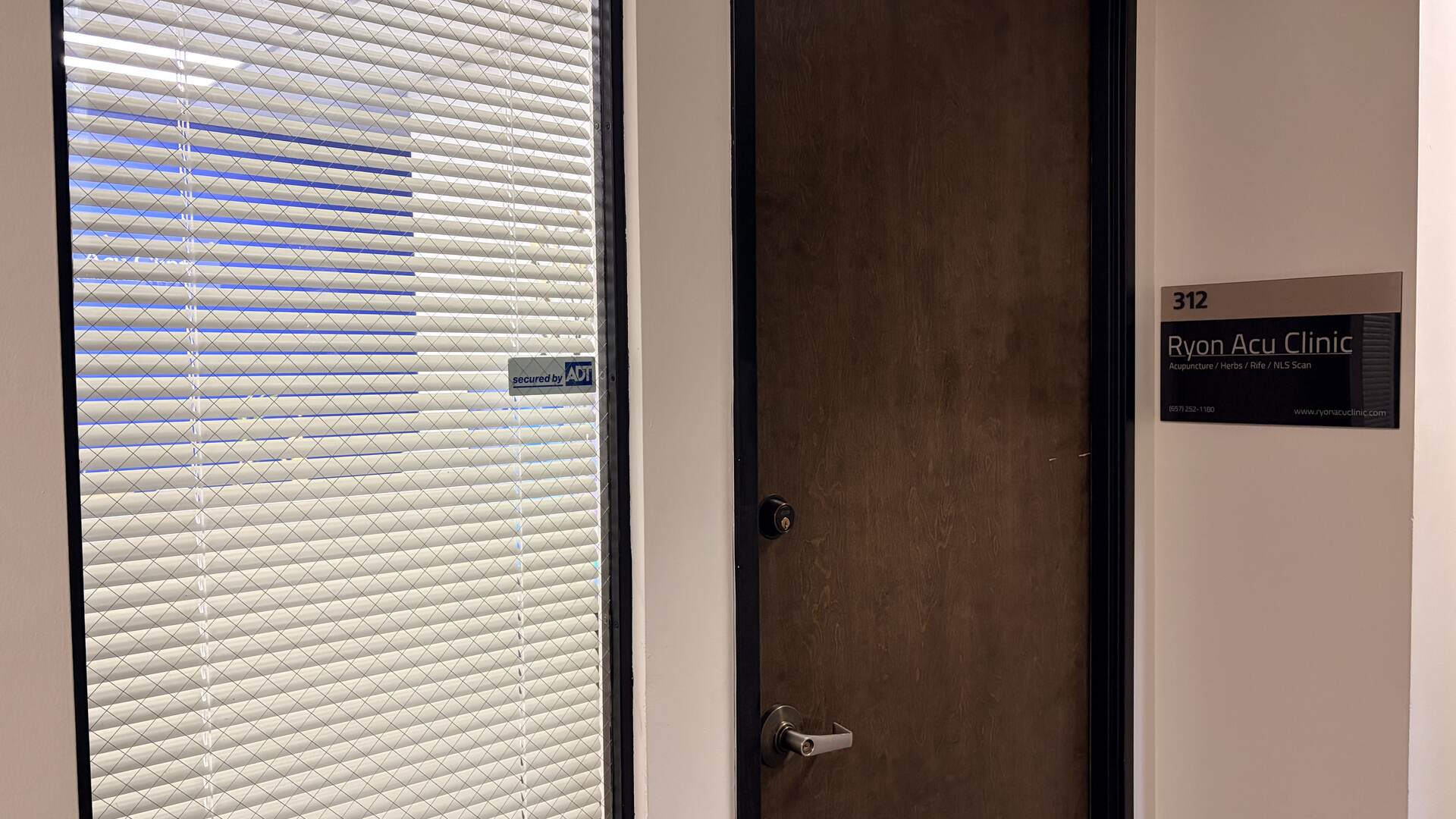 Ryon Acu Clinic entrance door